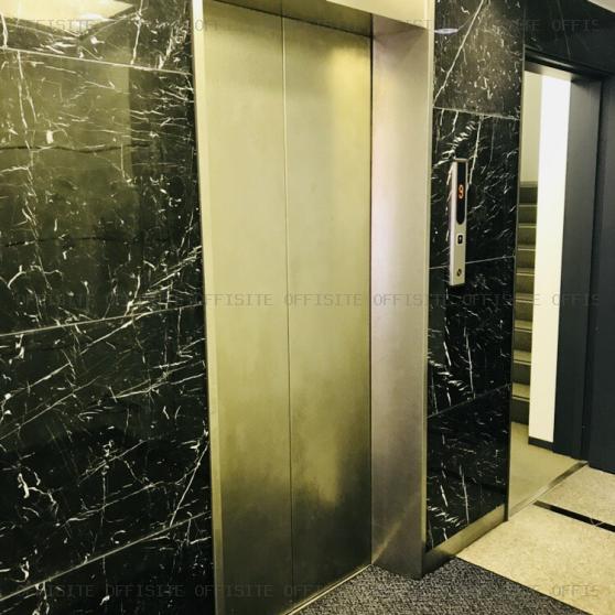 コスモ新宿御苑ビルのエレベーター