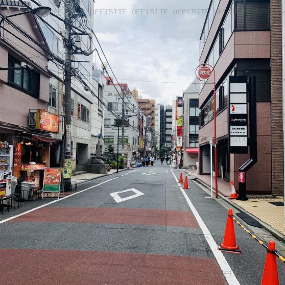 末広ビルのビル前面道路