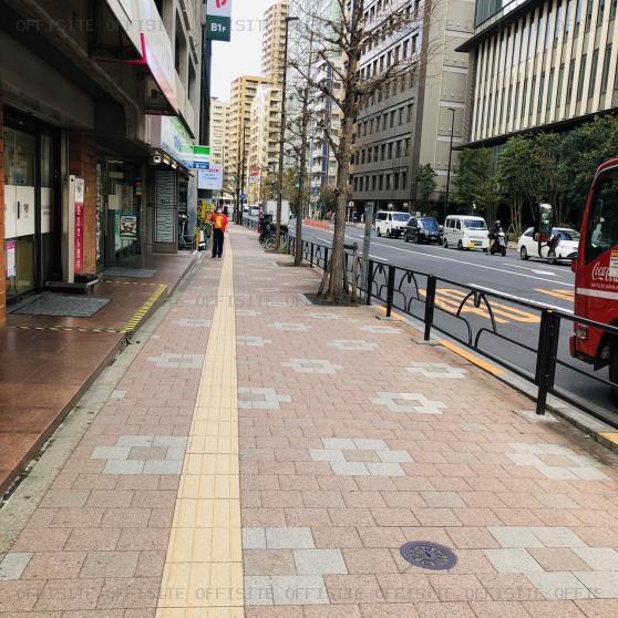 ユニオン小石川第一ビルの前面歩道