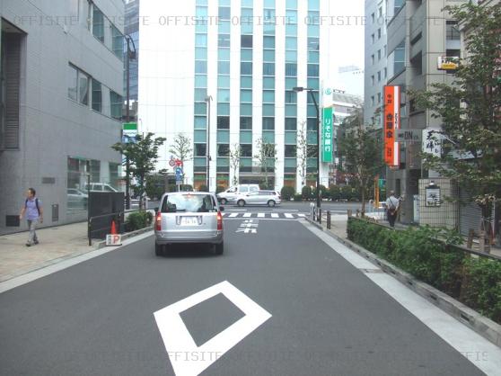 神田パールビルのビル前面道路