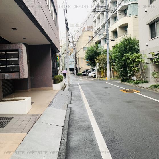 マツモトビルのビル前面道路