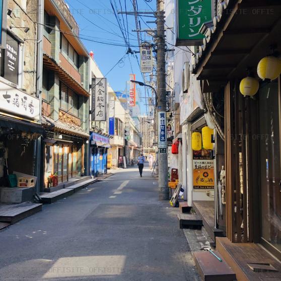 江夏ビルのビル前面道路