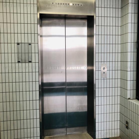 TFAビルのエレベーター