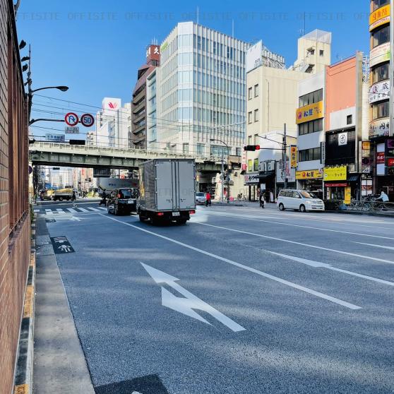 Ｂｉｚ－ａｒｋ浅草橋駅前の江戸通り