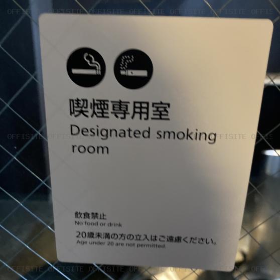新宿フロントタワーの喫煙スペース
