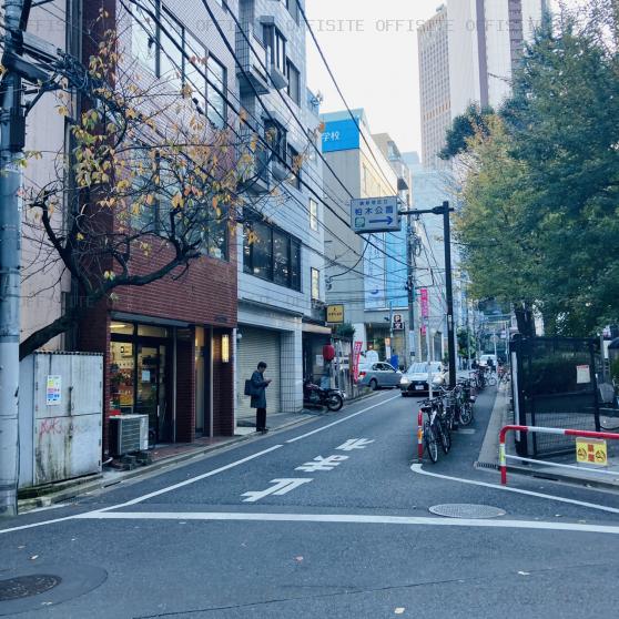 アパライトビルのビル前面道路