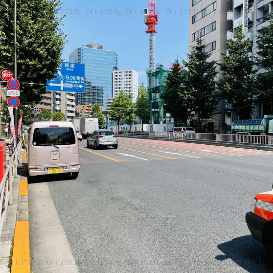 芝ワカマツビルのビル前面道路