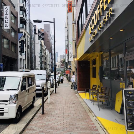 銀松ビルのビル前面道路