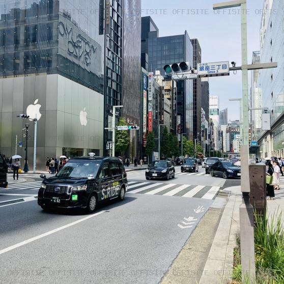 ギンザアクトビルのビル前面道路