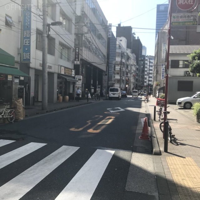 神田オールビル　ビル前面道路