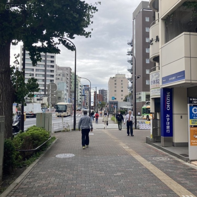 ライオンズマンション駒込駅前　ビル前面道路