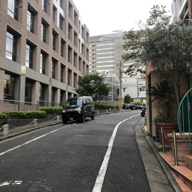ABC WAKOビル　ビル前面道路
