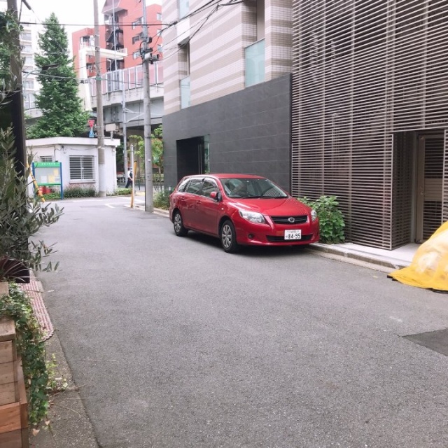 岩井レースビル ビル前面道路