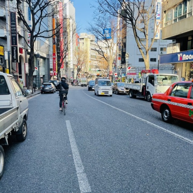 新大宗ビル2号館 ビル前面道路