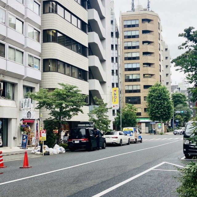 坪井ビル ビル前面道路