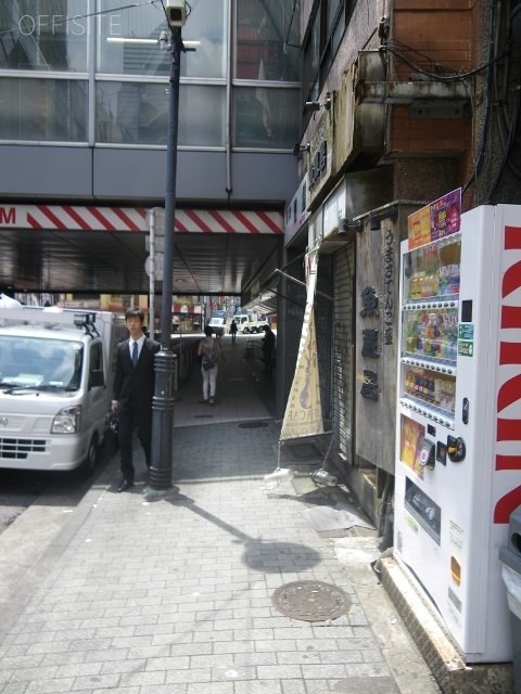 コスモ渋谷館 ビル前面道路