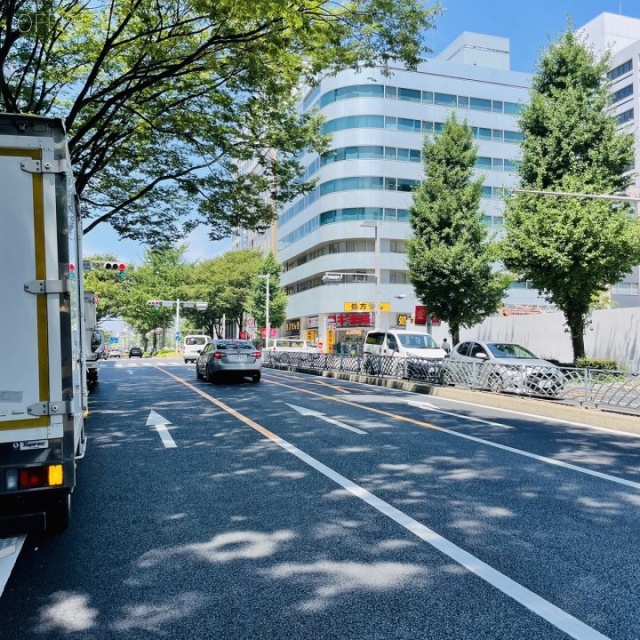 栄イーストビル　前面に広小路通