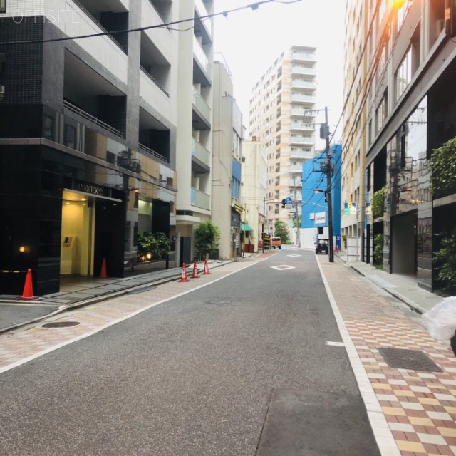 ロイジェント東神田　ビル前面道路