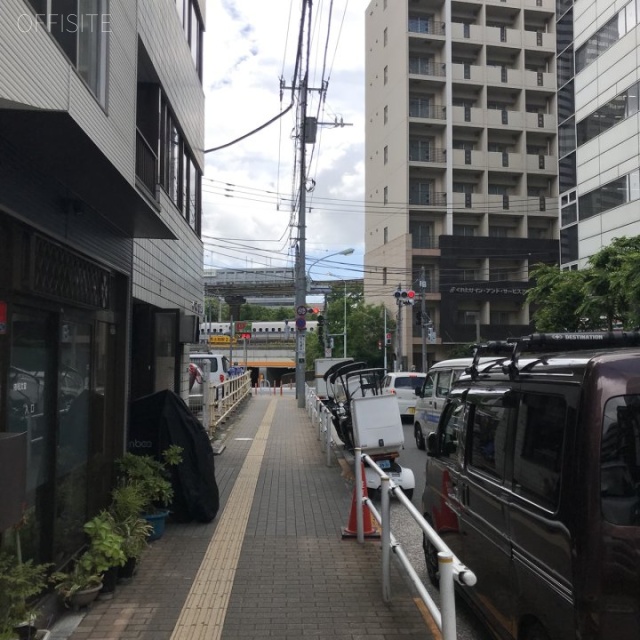 栗本ビル ビル前面道路