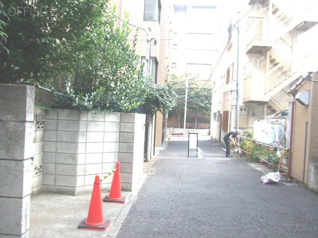 メリーハウスビル ビル前面道路