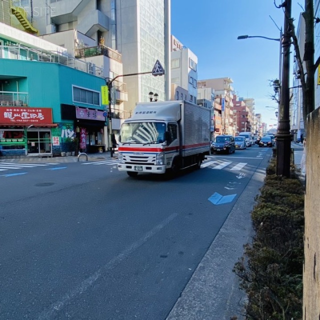 OSビル ビル前面道路