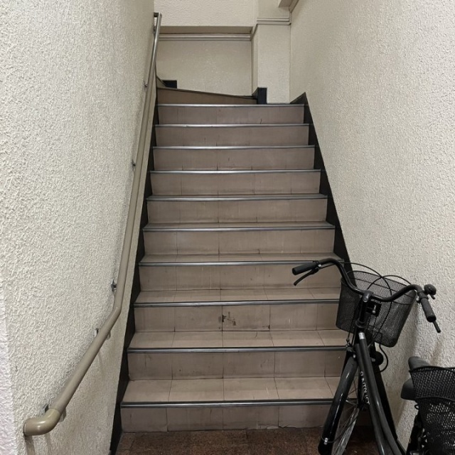八重洲ビル 階段