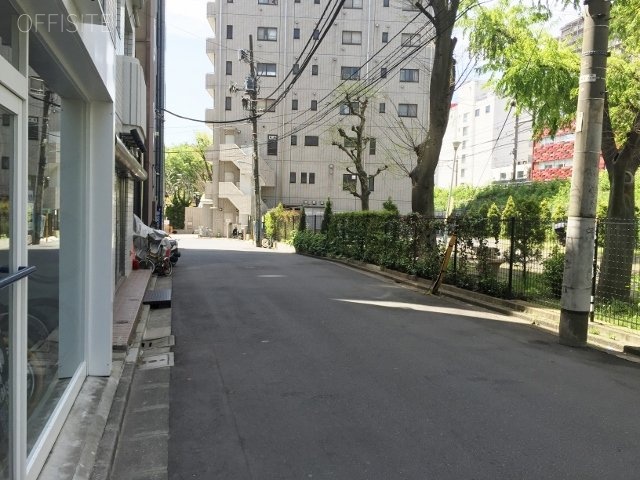 JーSIXビル ビル前面道路