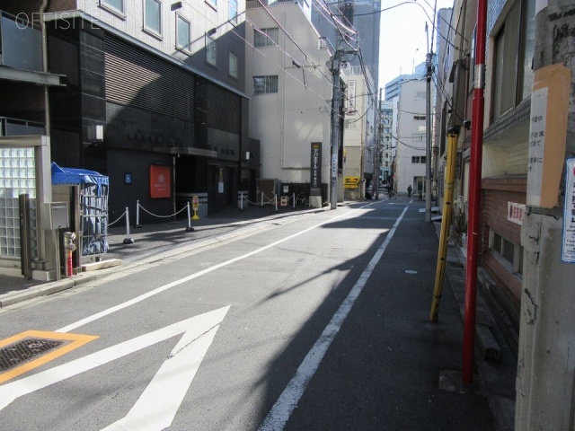 新和ビル ビル前面道路