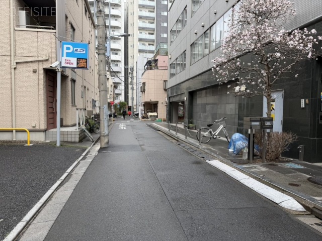三部(ミベ)ビル　前面道路
