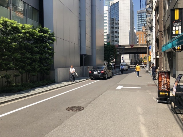 石井ビル　ビル前面道路