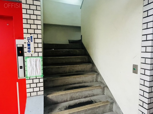 丸清ビル エントランス