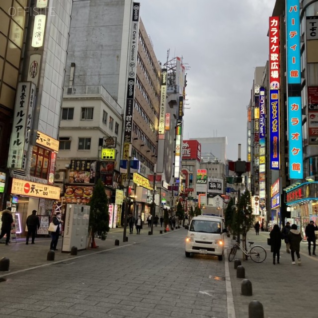 川新ビル ビル前面道路