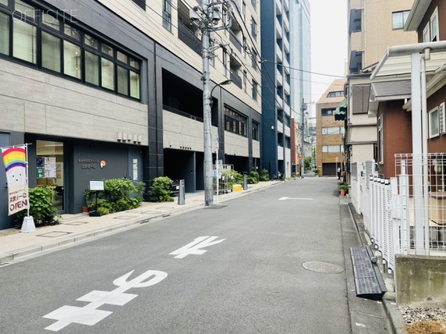 土牛産業日本橋浜町ビル　前面道路