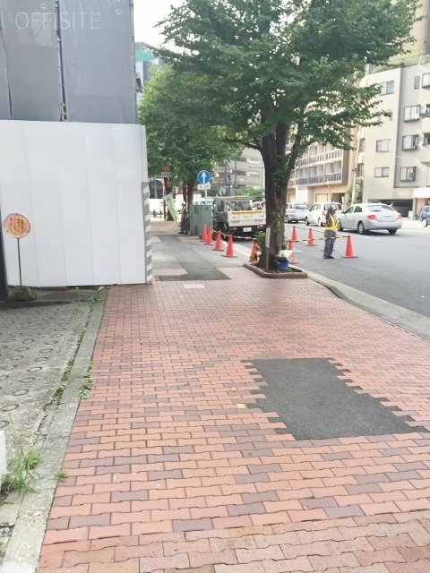 ミライズレジデンシャル九段 ビル前面道路