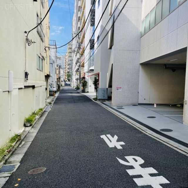 音羽江戸川橋ビル 背面道路