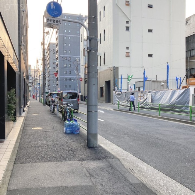 アソルティ人形町 ビル前面道路