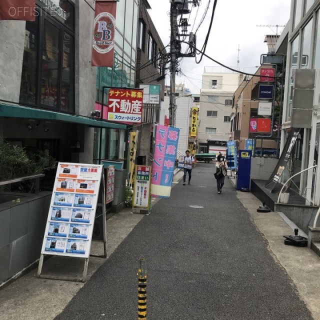 ノーサレンダービル ビル前面道路
