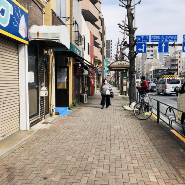 小池ビル ビル前面道路