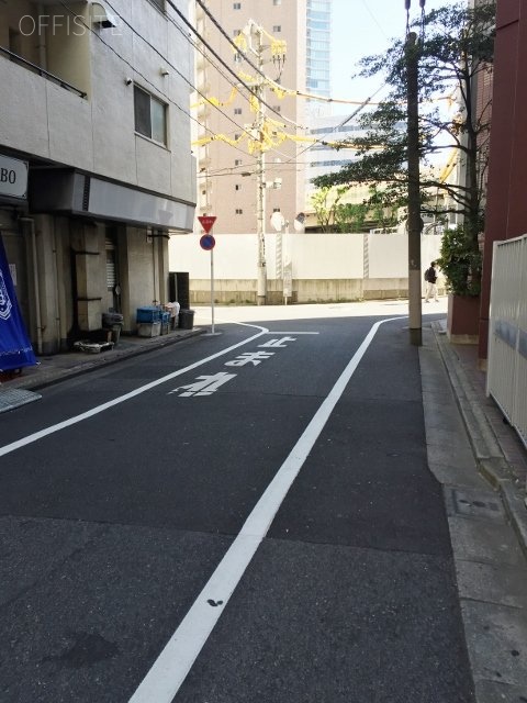 丸一ビル ビル前面道路