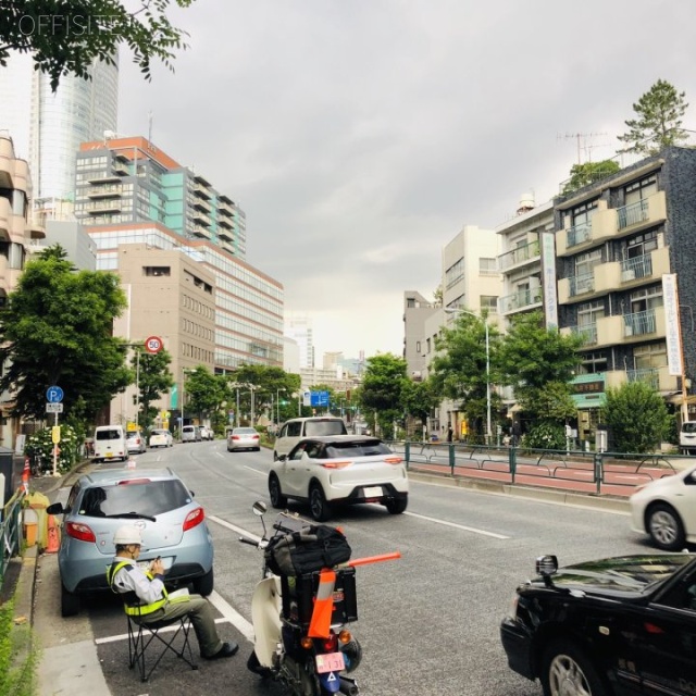 Azabu Toriizaka First ビル前面道路