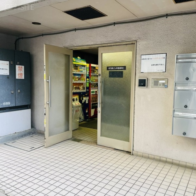 名古路ビル本館 通用口