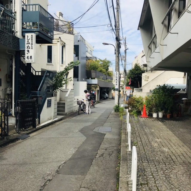 大和会館 ビル前面道路