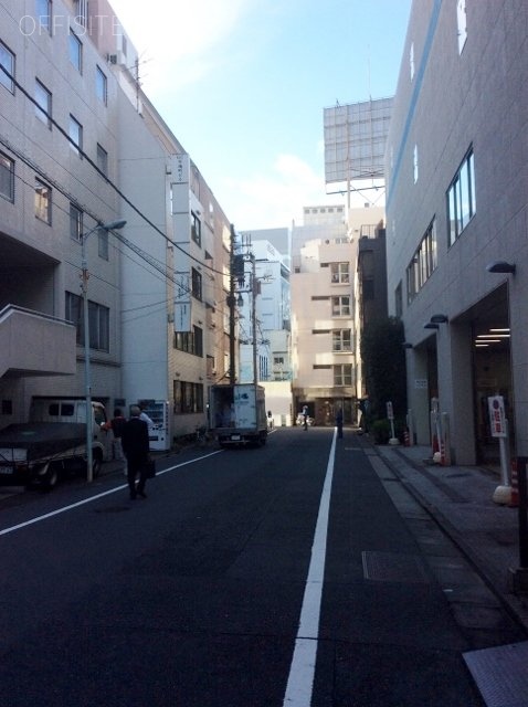 新川ビル ビル周辺道路