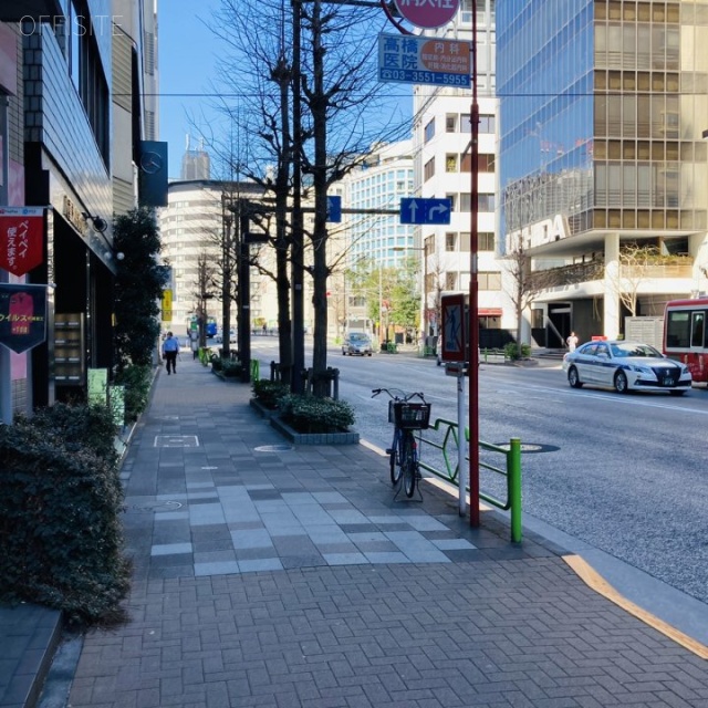ゼロワンビル ビル前面道路