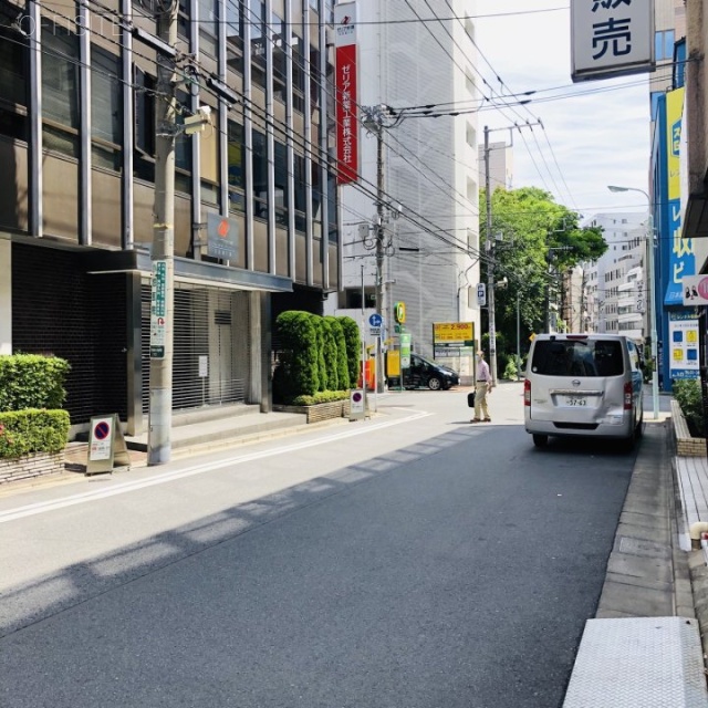 成瀬ビル ビル前面道路