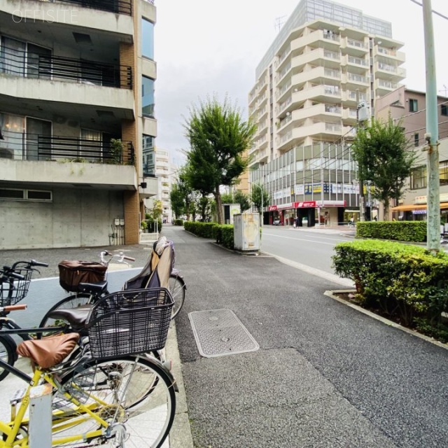 平松ビル ビル前面道路