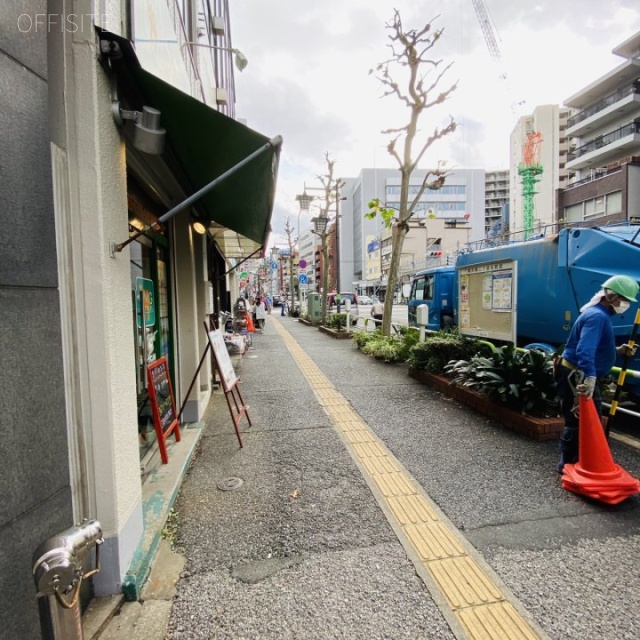 河野ビル ビル前面道路