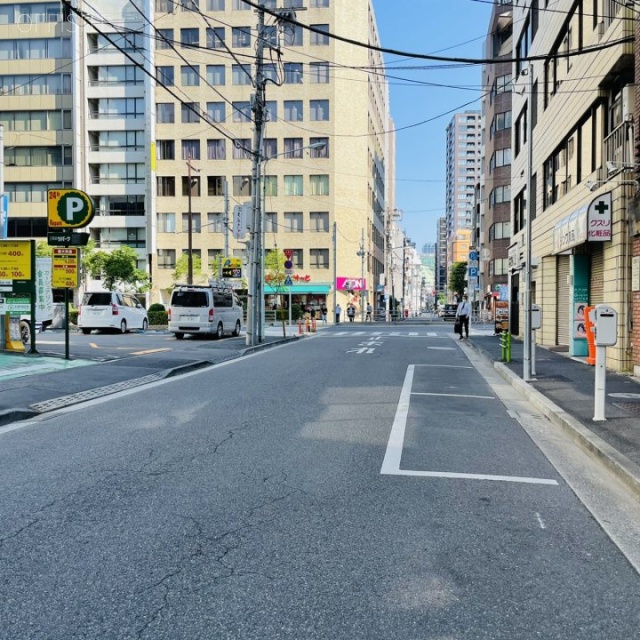 日本橋末広ビル ビル前面道路