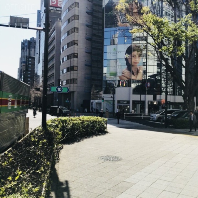 ウエル新都心ビル ビル前面道路