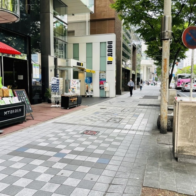 スギビル 前面歩道